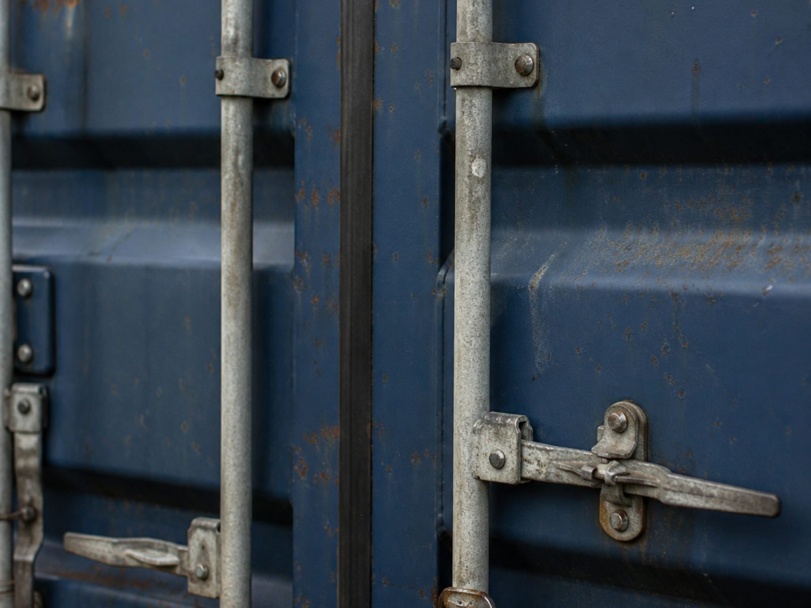CSC plate and door seal detail on a one-trip container